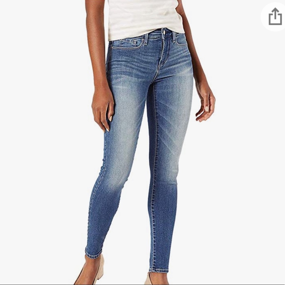 Levi’s Signature Gold Label Tummy Control Jeans Size 16